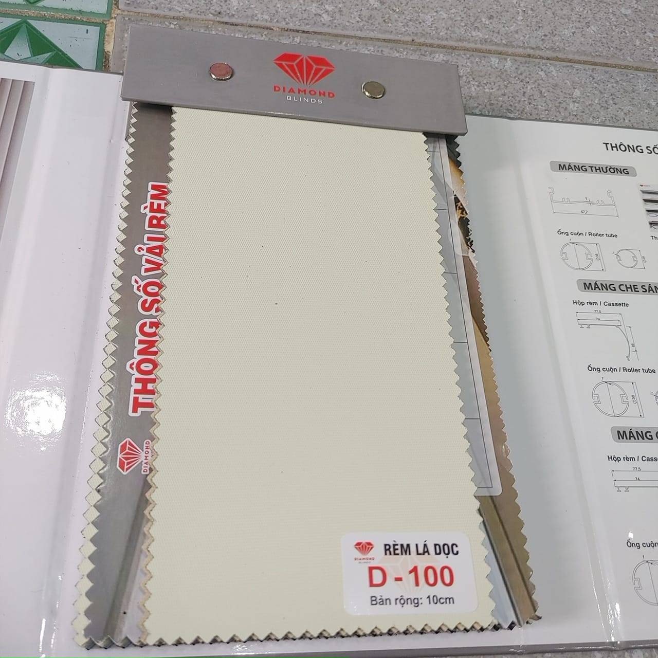 rèm lá dọc trơn D-100