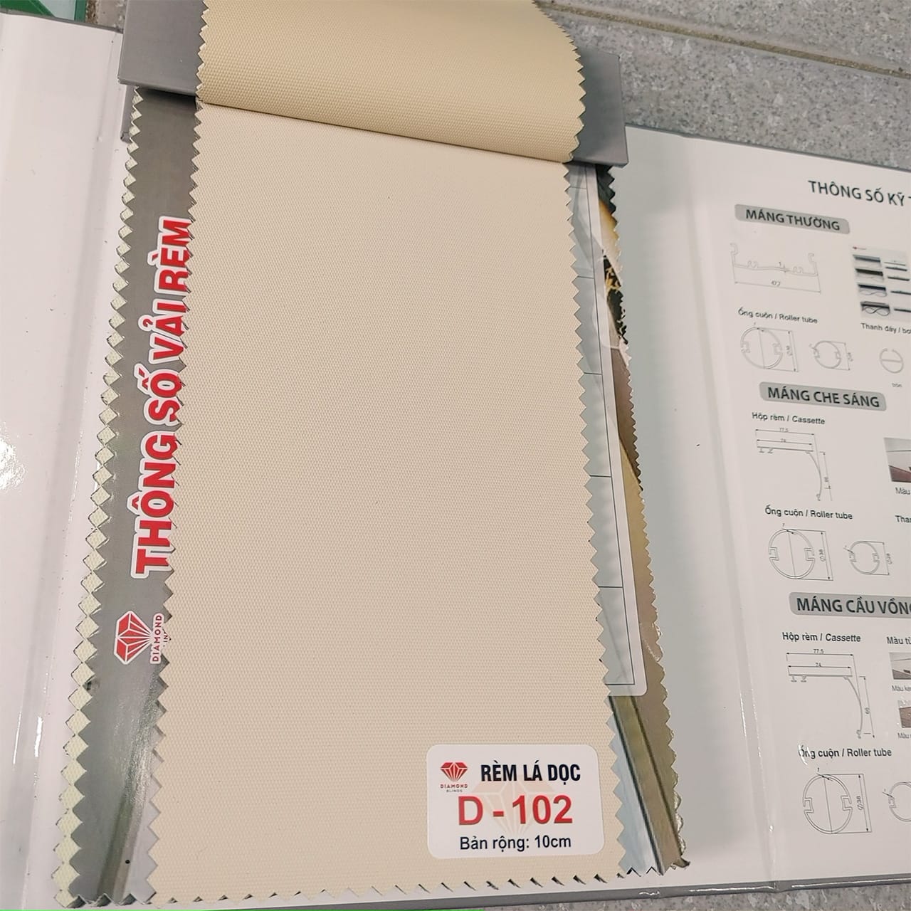 rèm lá dọc trơn D-102