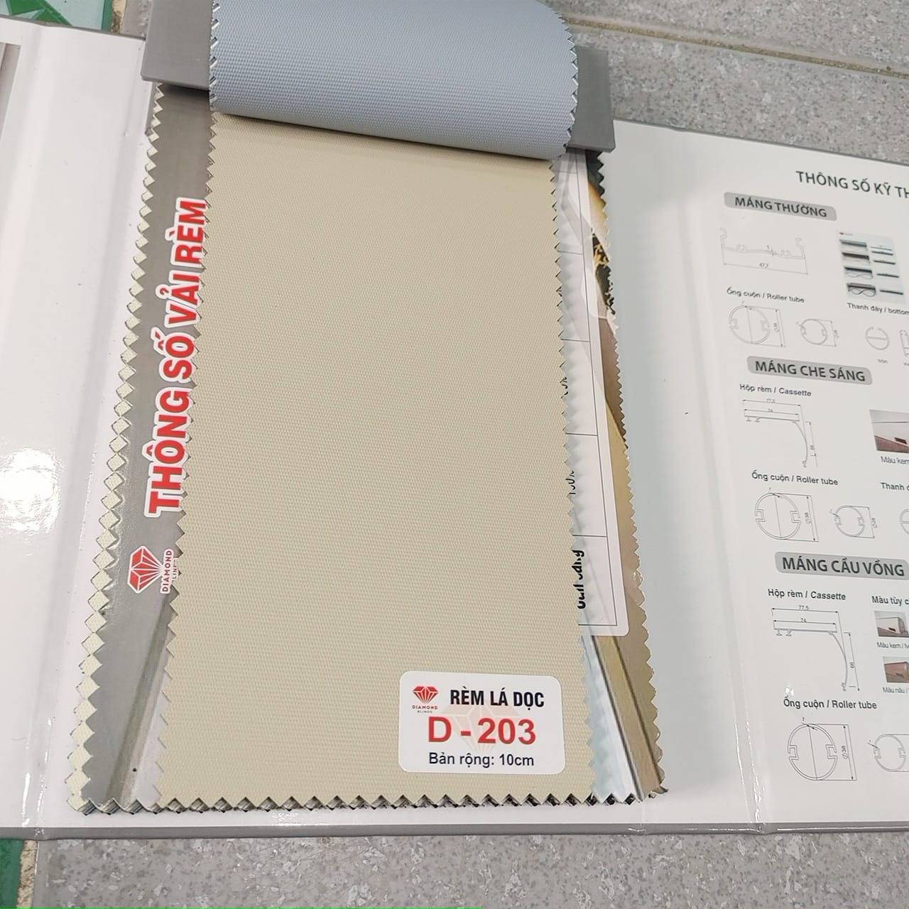 rèm lá dọc trơn