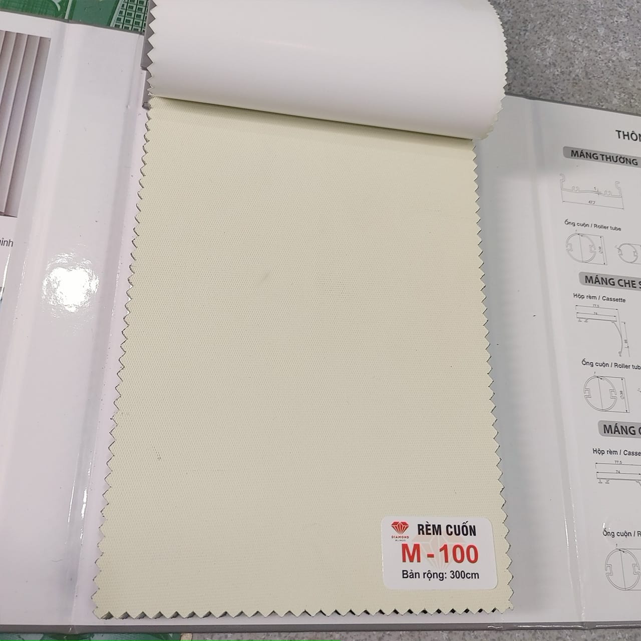 rèm cuốn trơn