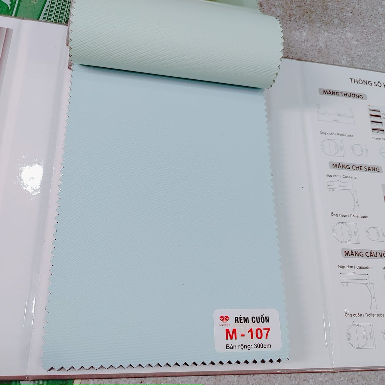 rèm cuốn trơn