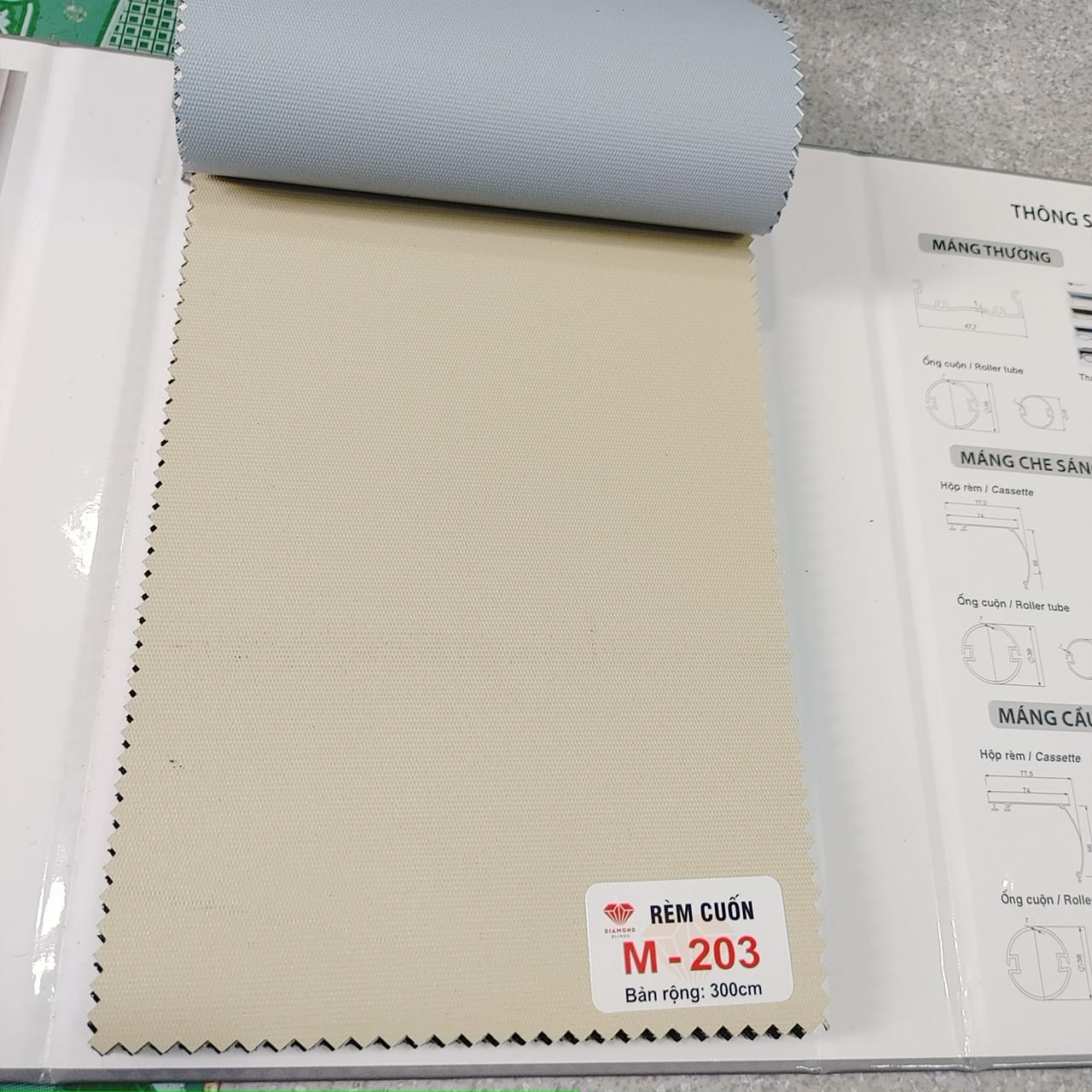 rèm cuốn trơn